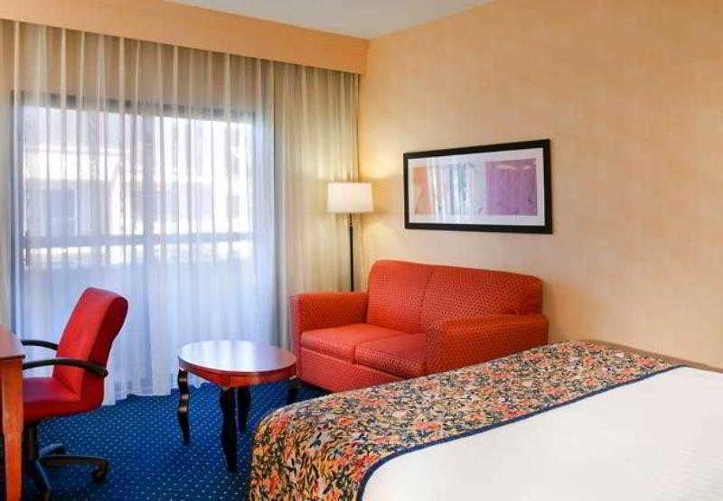 Courtyard Chicago Arlington Heights/South Hotel Bilik gambar